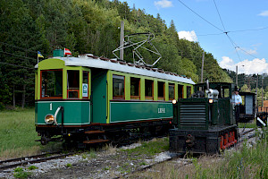 Triebwagen 1 und Diesellok V2 in Hirschwang (© ÖGLB/Albin Michlmayr)